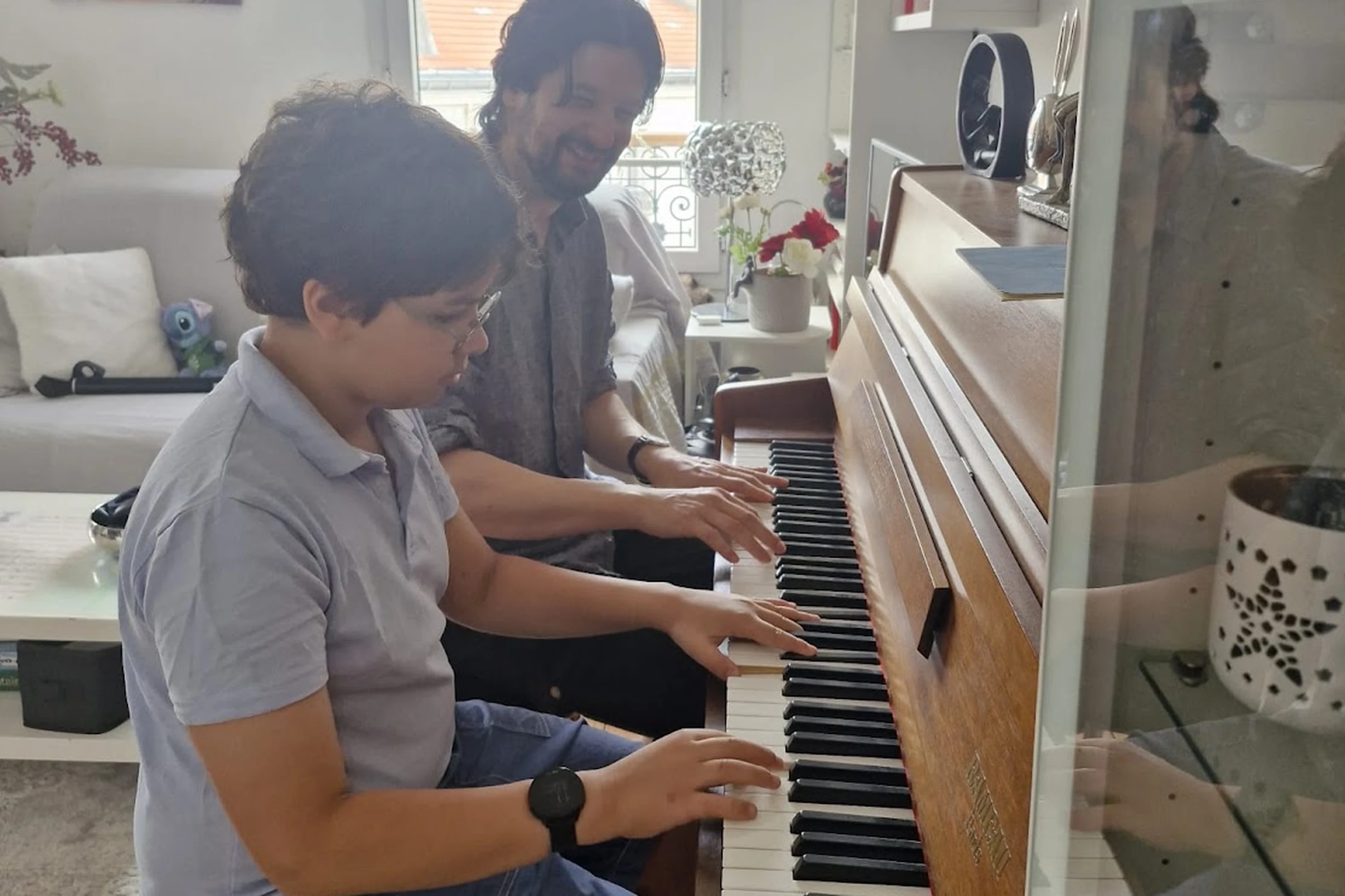 Piano lesson with a young student in Paris